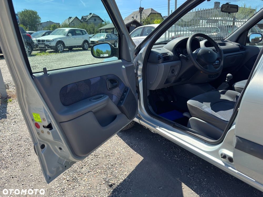 Renault Clio 1.4 16V Privilege - 12
