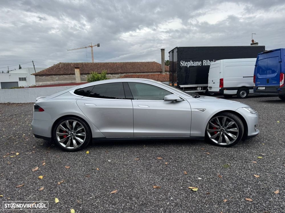 Tesla Model S 60D - 11