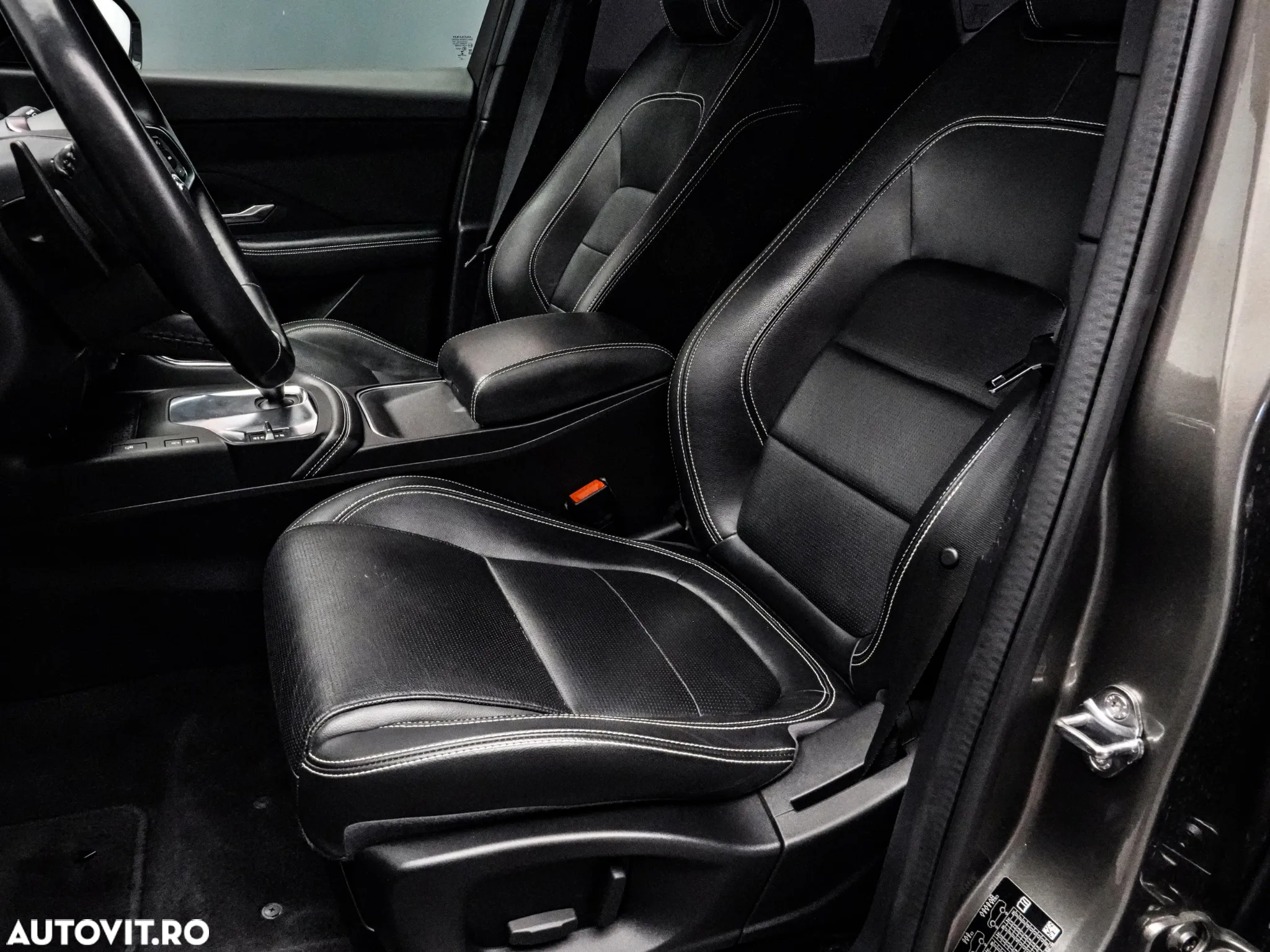 Jaguar E-Pace D240 AWD R-Dynamic S - 13