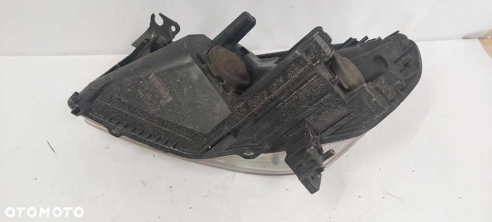 .  PRZOD PRZEDNIA LAMPA PRAWA OPEL ZAFIRA B !USZKODZONE UCHWYTY! - 5