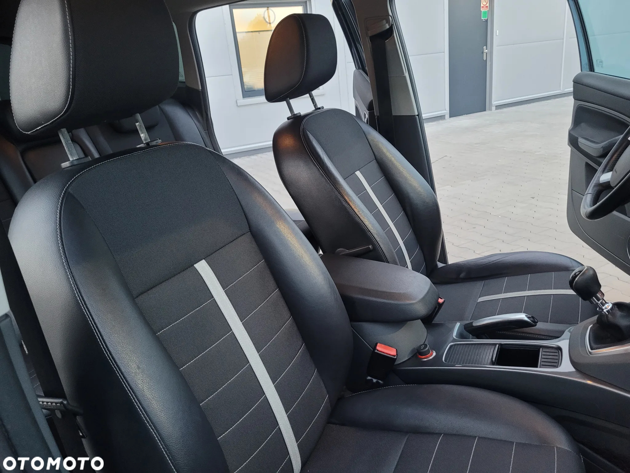 Ford Kuga 2.0 TDCi 2x4 Titanium - 23