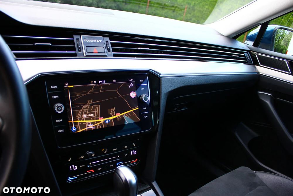 Volkswagen Passat 2.0 TDI SCR DSG Elegance - 30