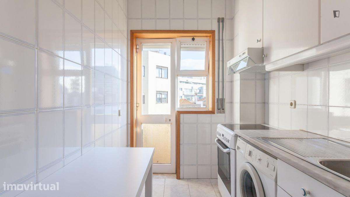 Quarto - localizado em Paranhos Porto - Grande imagem: 3/16