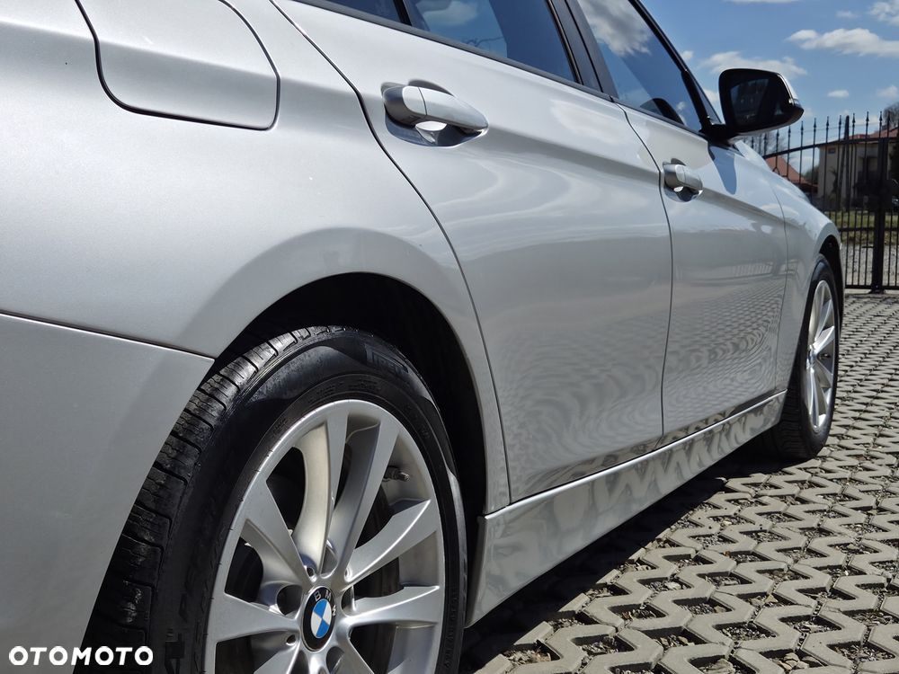 BMW Seria 3 320i xDrive - 11