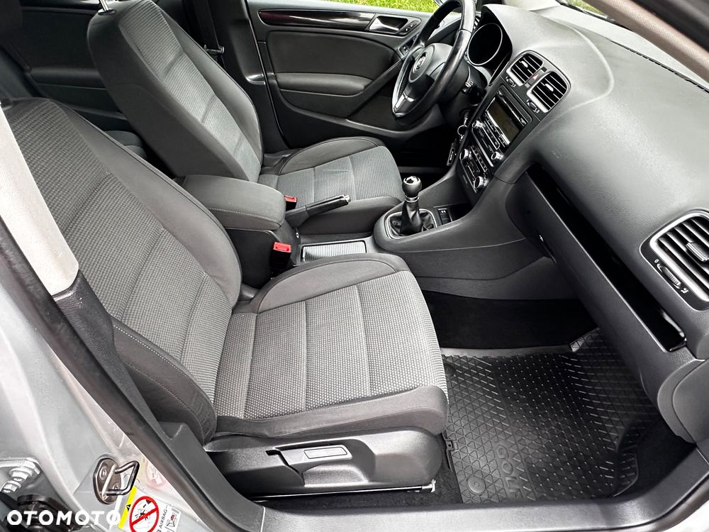 Volkswagen Golf 1.6 Comfortline - 24