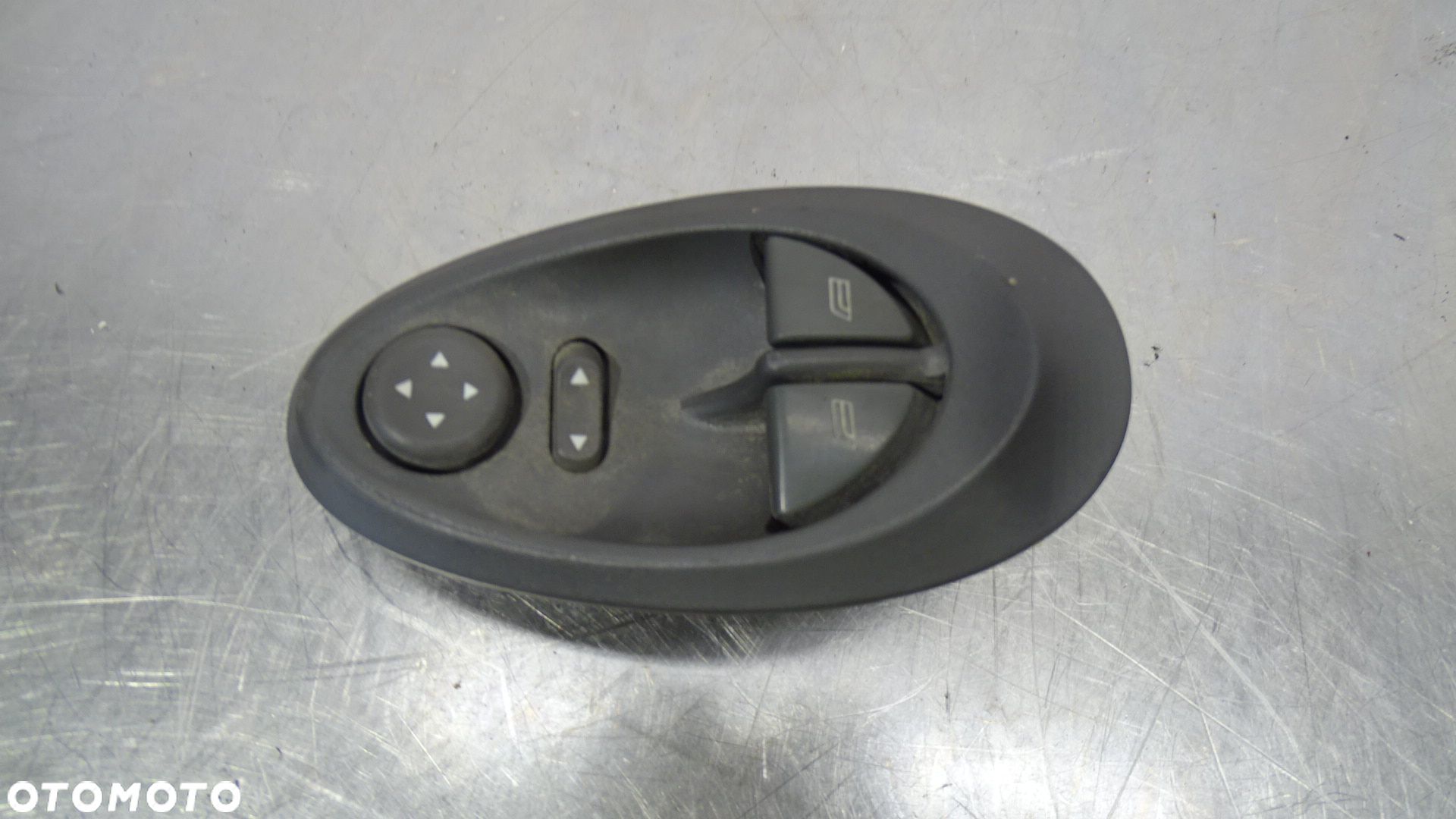 PANEL STEROWANIA SZYB IVECO DAILY III 2.8 - 1