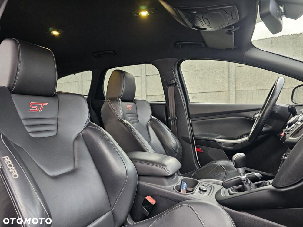 Ford Focus 2.0 EcoBoost ST - 11