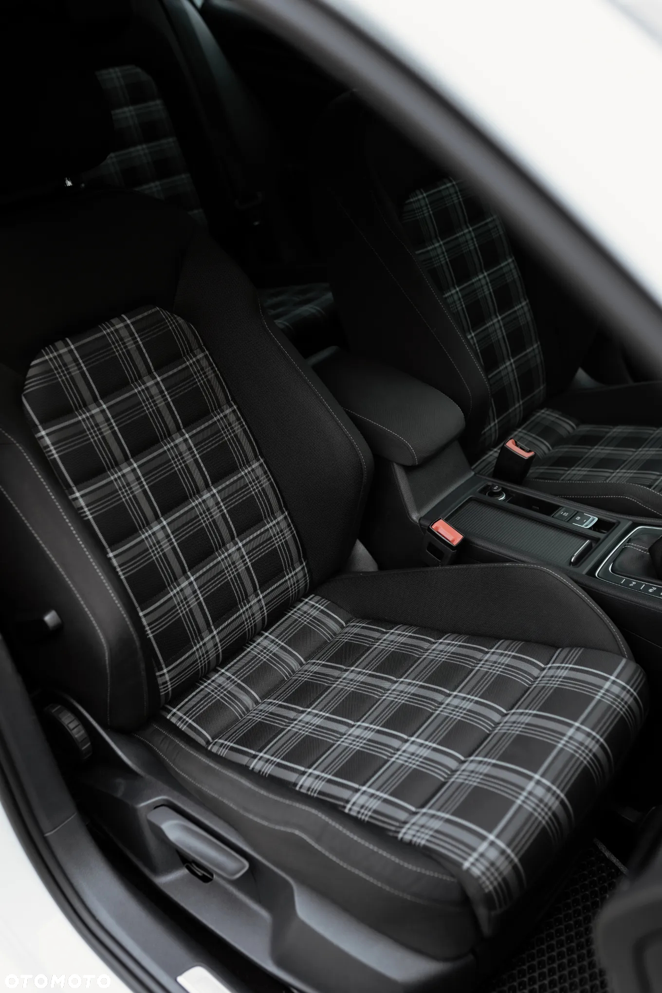 Volkswagen Golf VII 2.0 TDI BMT GTD - 37