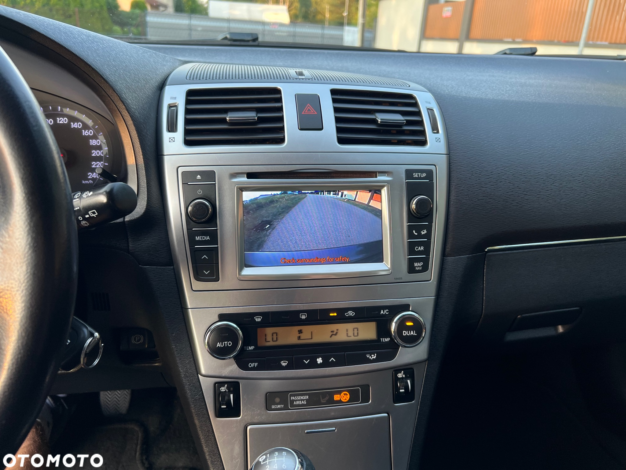 Toyota Avensis 1.8 Premium - 8