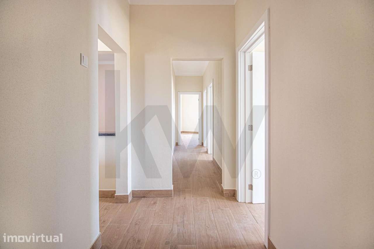 Renascido no Coração de Vila Franca: Espaçoso T3 Remodelado com Luz Na - Grande imagem: 5/28