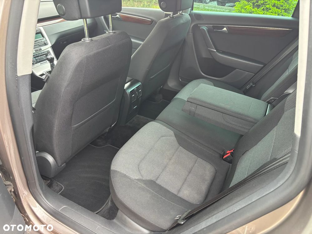 Volkswagen Passat Variant 2.0 TDI BlueMotion Technology Comfortline - 22