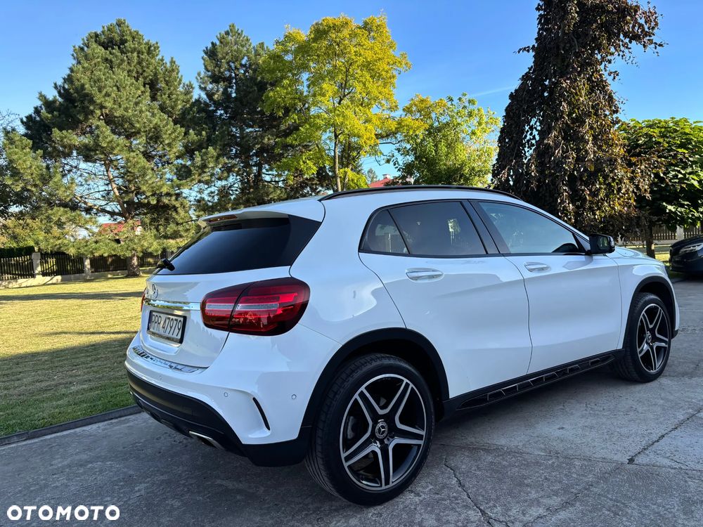 Mercedes-Benz GLA 200 7G-DCT AMG Line - 3
