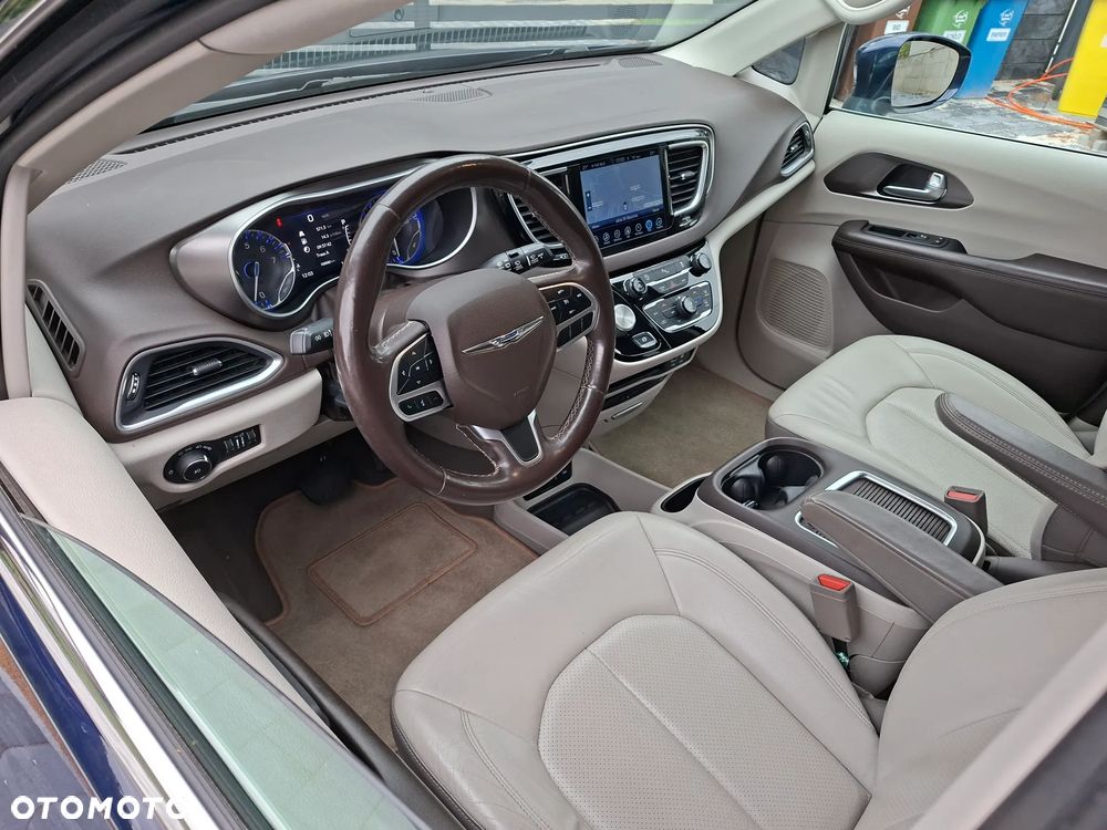 Chrysler Pacifica - 12