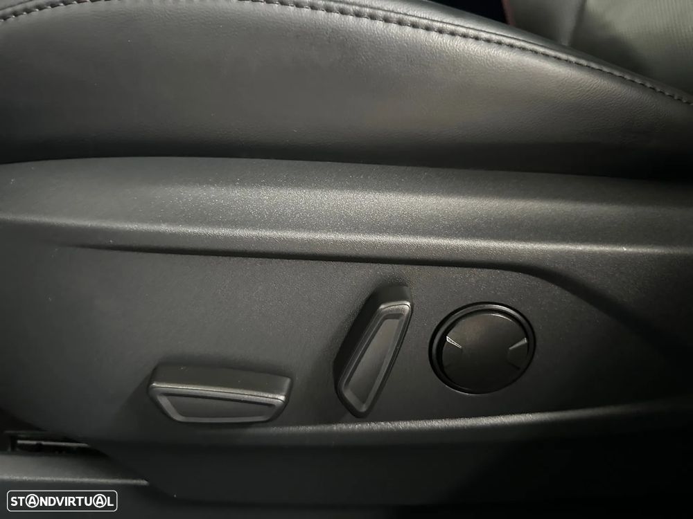 Ford Mustang Mach-E AWD PREMIUM - 17