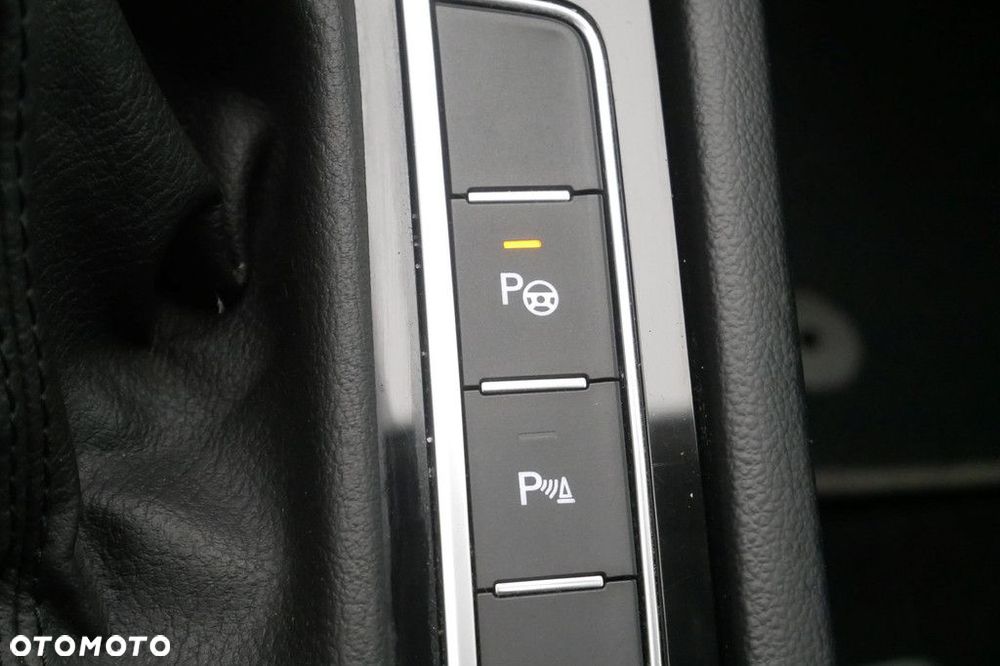 Volkswagen Passat Variant 2.0 TSI Elegance DSG - 25