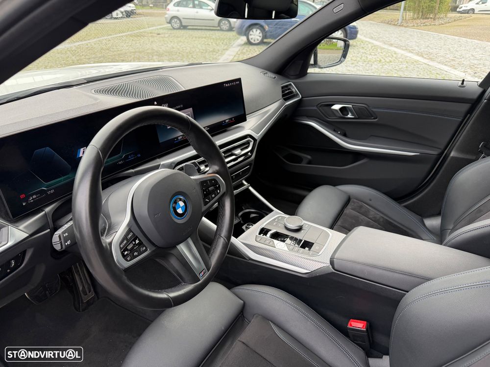 BMW 330 e Aut. M Sport - 21