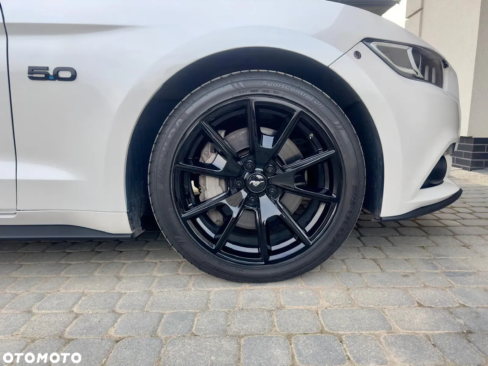 Ford Mustang 5.0 V8 GT - 10