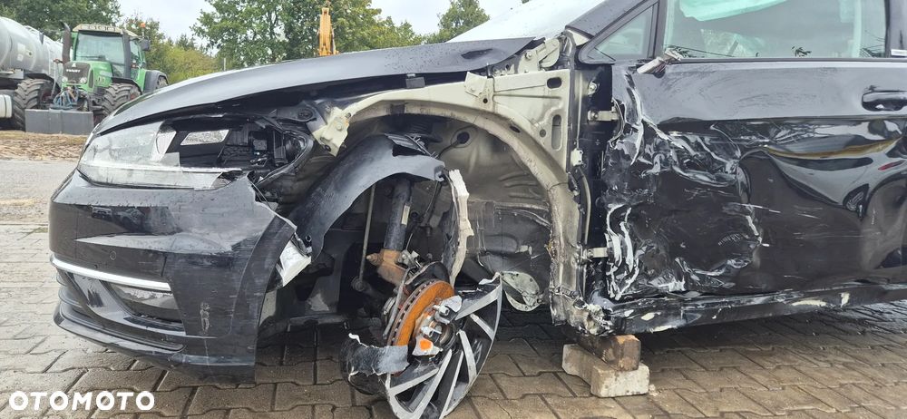 Volkswagen Golf - 22