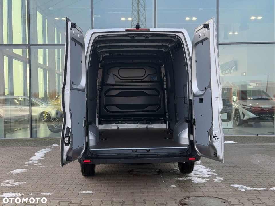 Nissan Interstar - 6