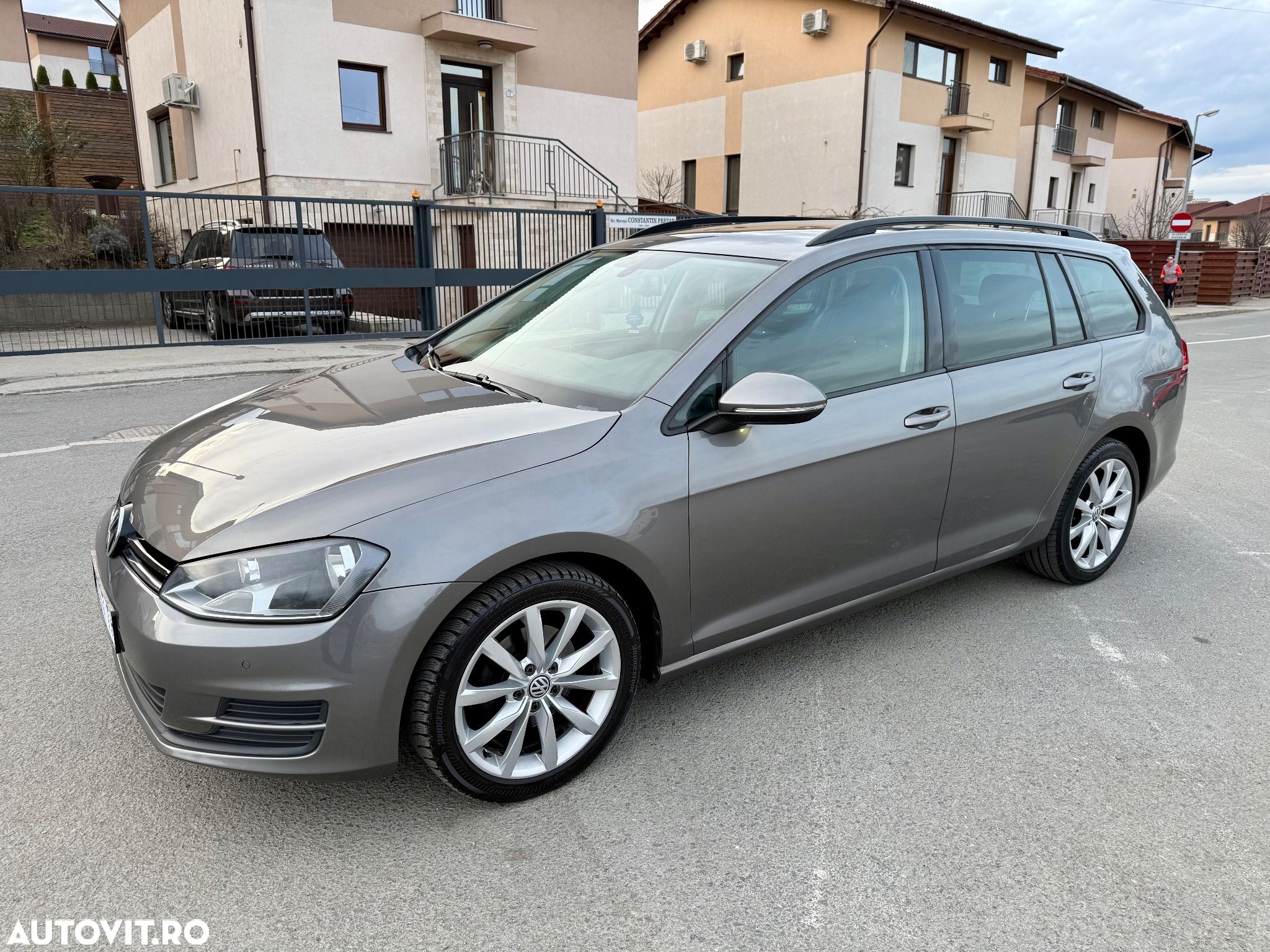Volkswagen Golf 1.6 BlueTDI DSG Comfortline - 1
