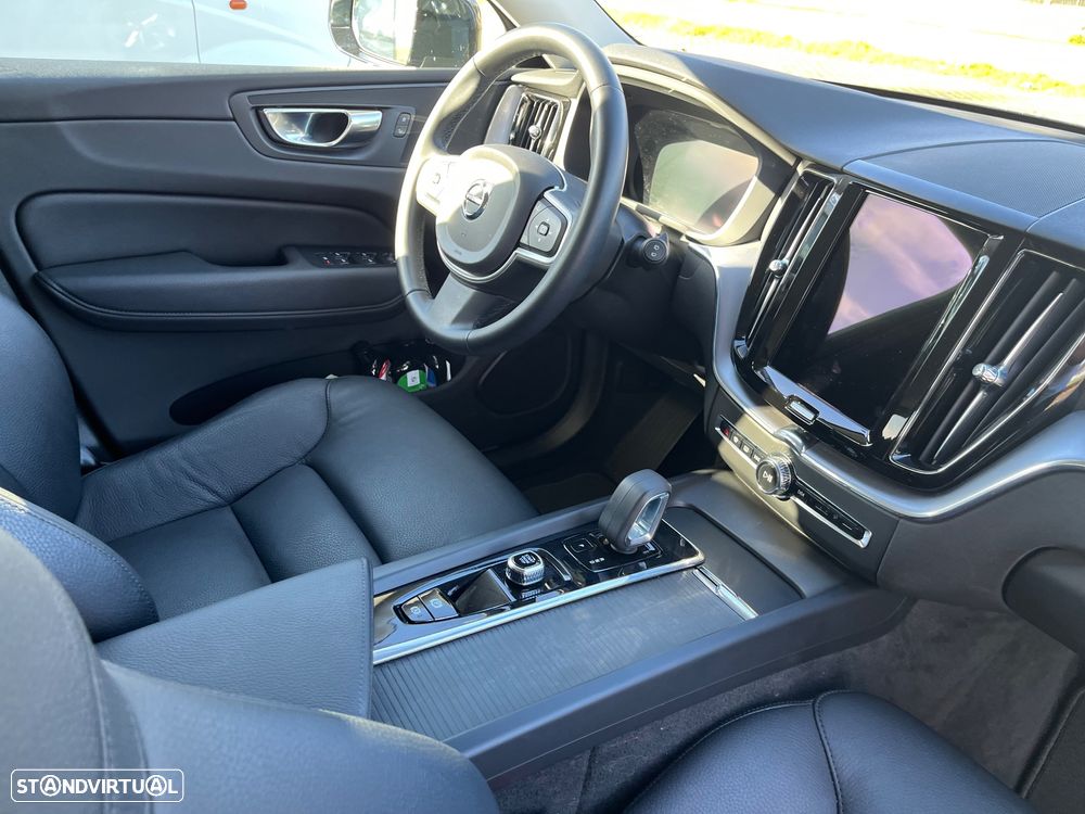 Volvo XC 60 2.0 B4 Momentum - 3