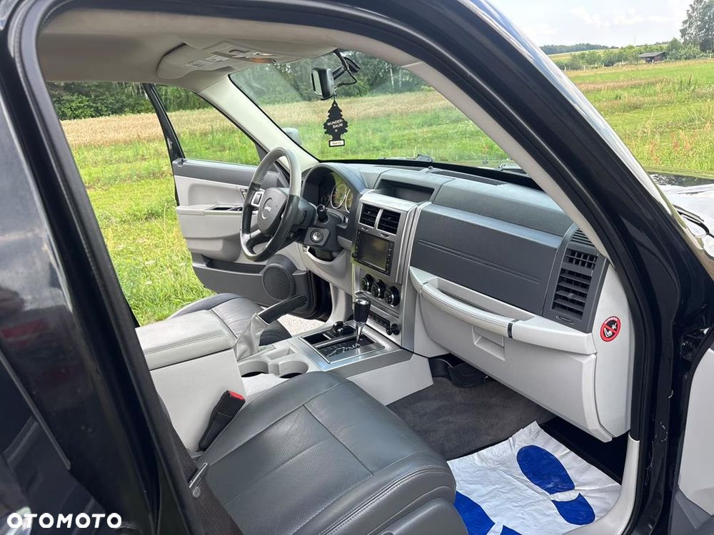 Jeep Cherokee - 24
