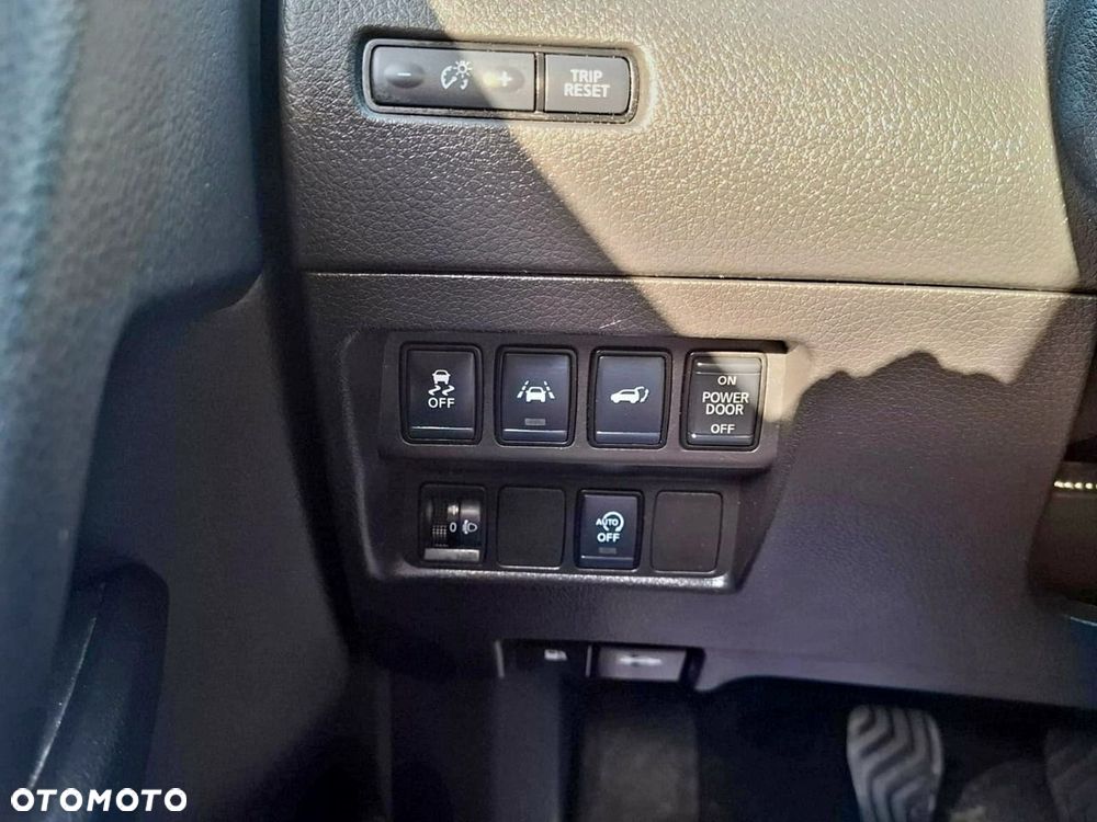 Nissan X-Trail - 40