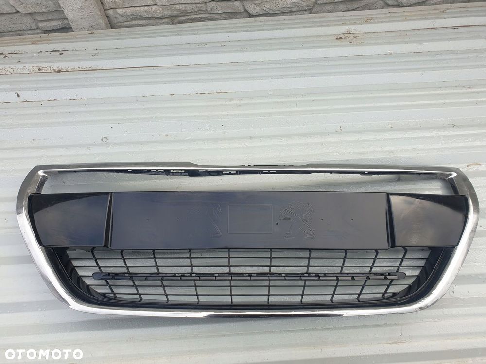 PEUGEOT 208 lift gti kratka atrapa grill w zderzak - 1