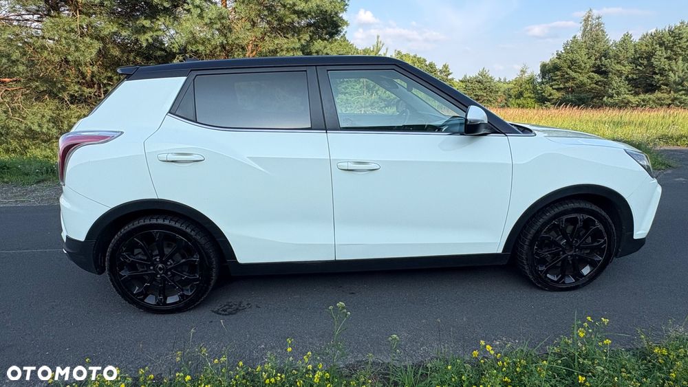 SsangYong/KGM Tivoli e-XGi 160 2WD Black+White - 17