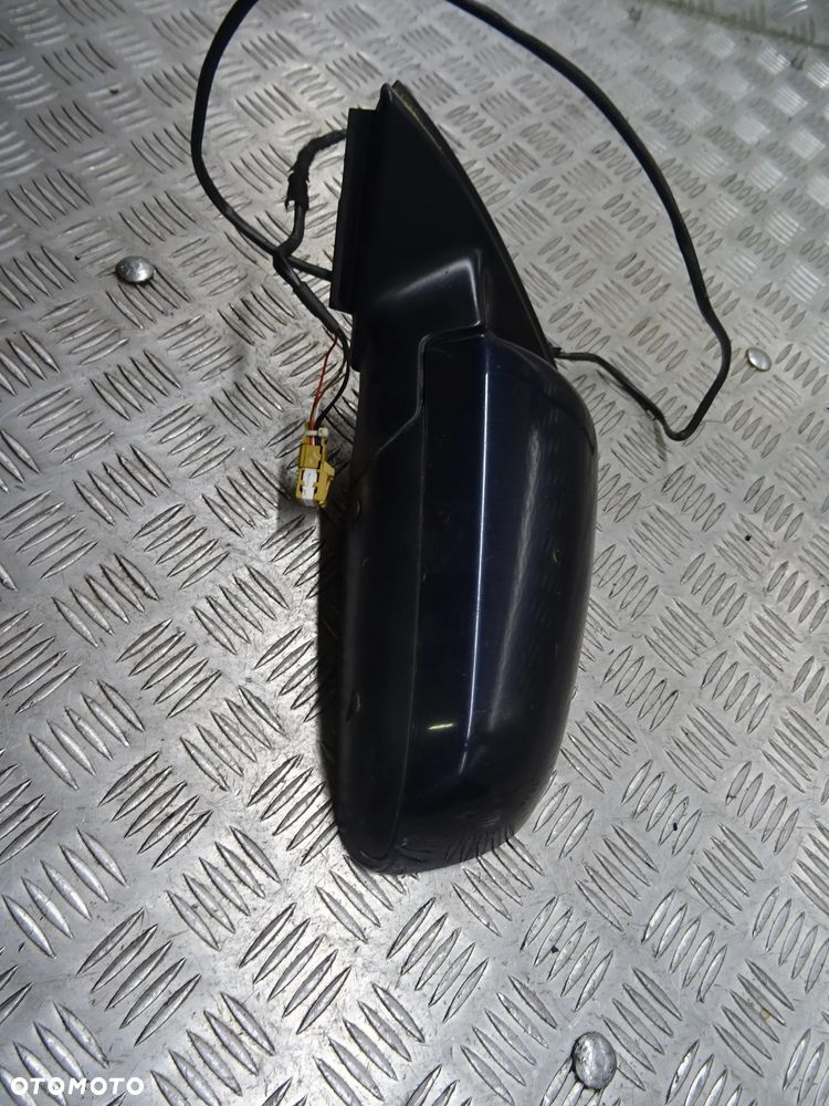 Audi A4 B6 LUSTERKO PRAWE 5PIN  LZ5L - 5