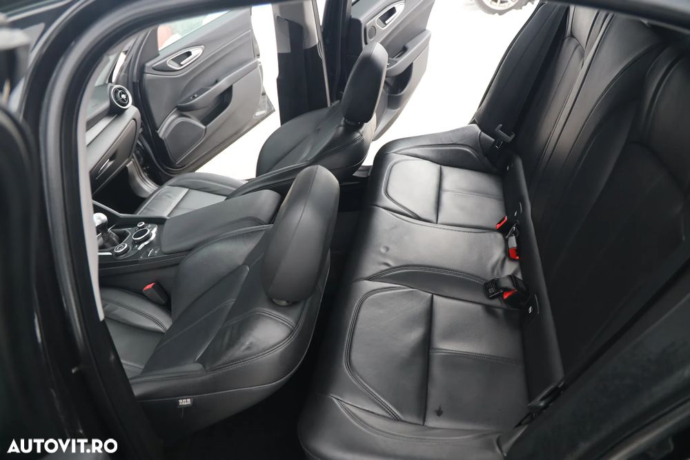 Alfa Romeo Giulia 2.2 - 11