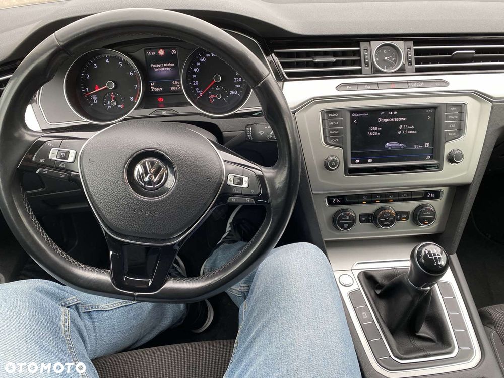 Volkswagen Passat - 11