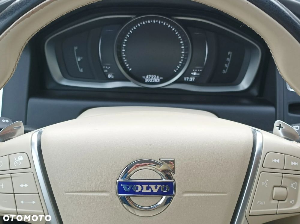 Volvo XC 60 D3 Drive-E R-Design Momentum - 11