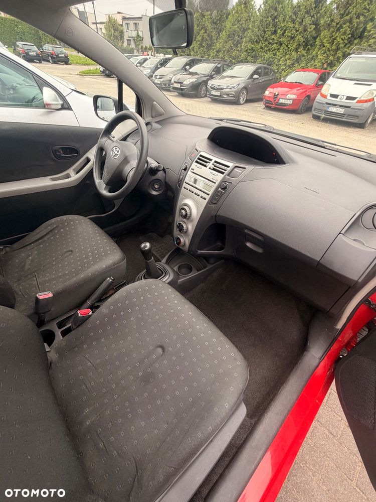 Toyota Yaris 1.0 VVT-i - 30