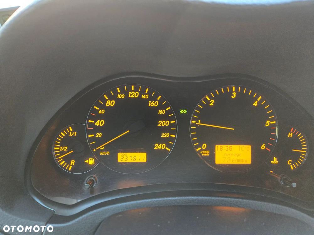 Toyota Avensis - 11