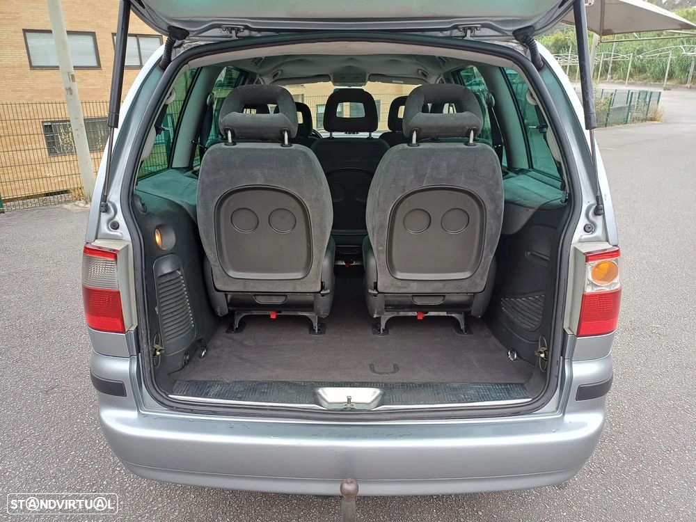 Ford Galaxy TDI Ghia - 9