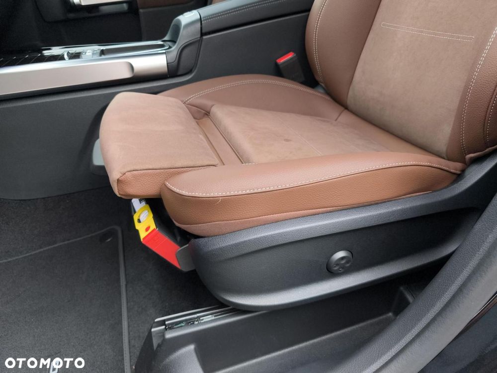 Mercedes-Benz GLB - 11