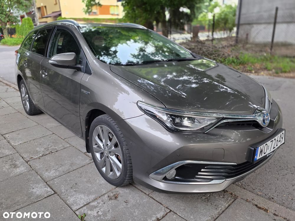 Toyota Auris Hybrid 135 Prestige - 2