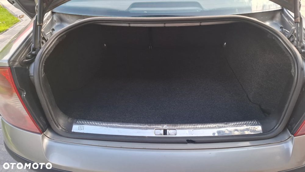 Volkswagen Passat 1.9 TDI - 10