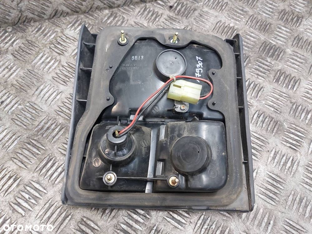LAMPA LEWY TYŁ W KLAPE SSANGYONG MUSSO I - 3