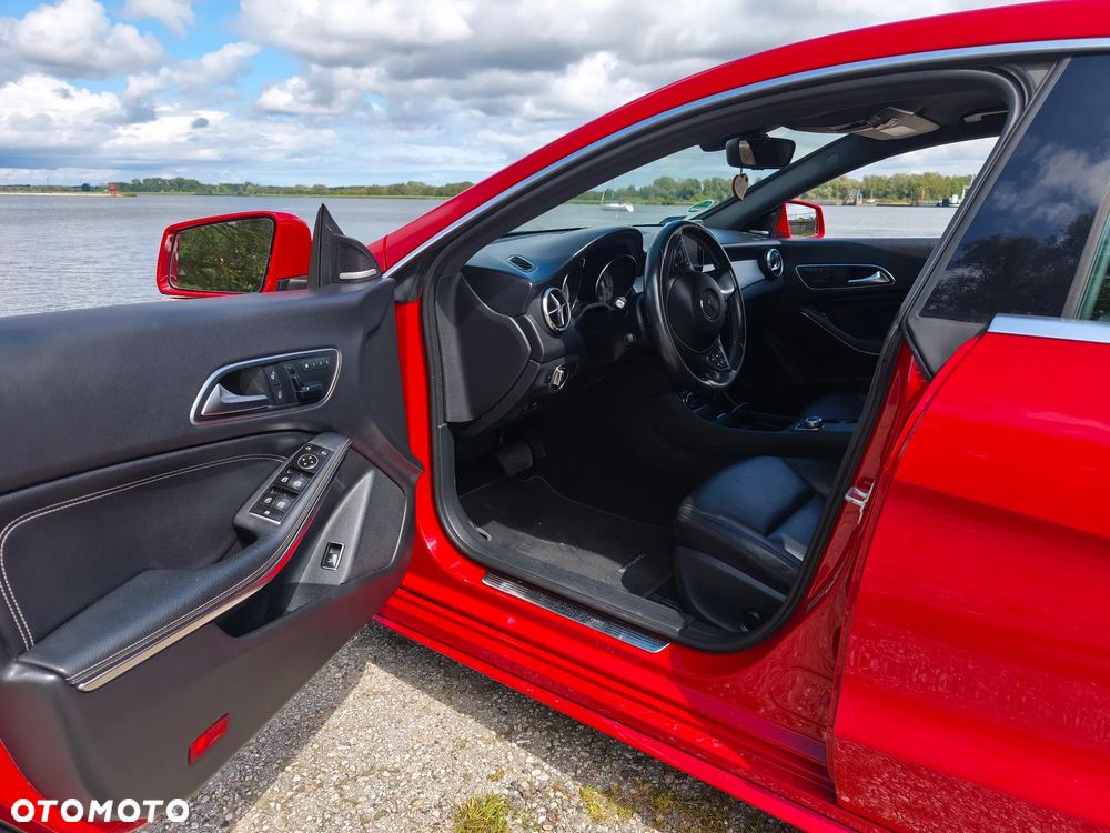 Mercedes-Benz CLA 250 7G-DCT AMG Line - 15