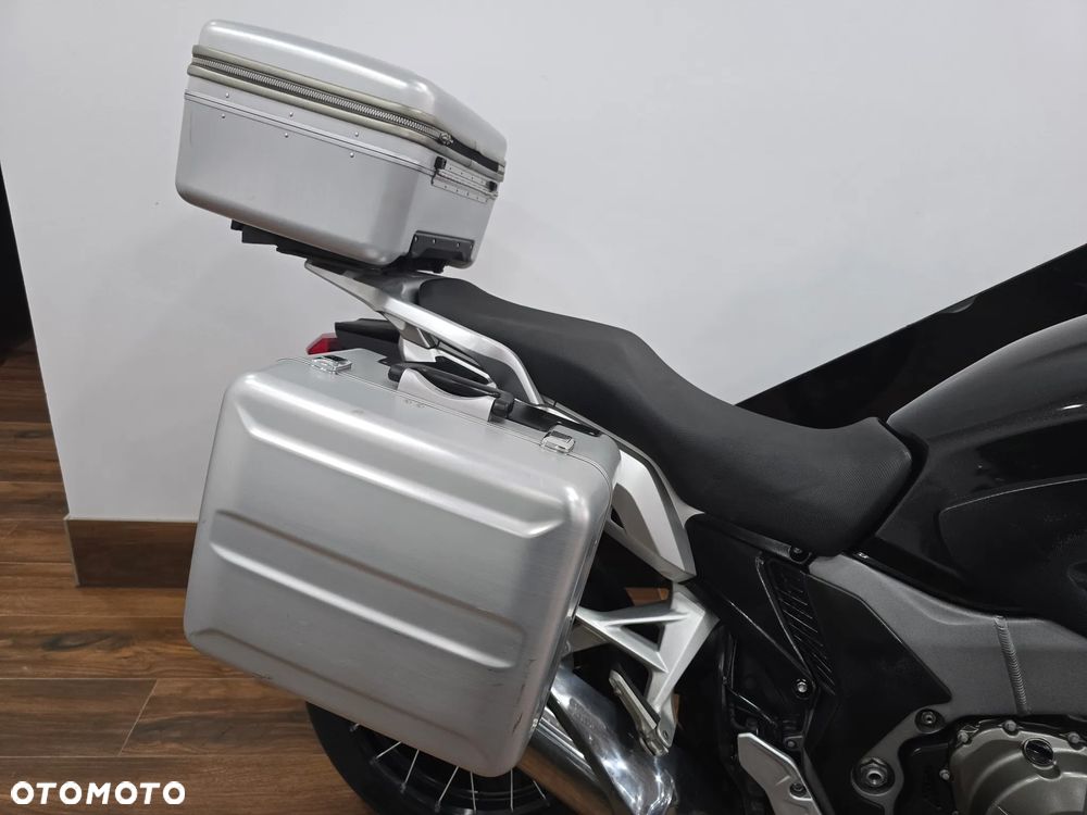 Honda VFR - 25