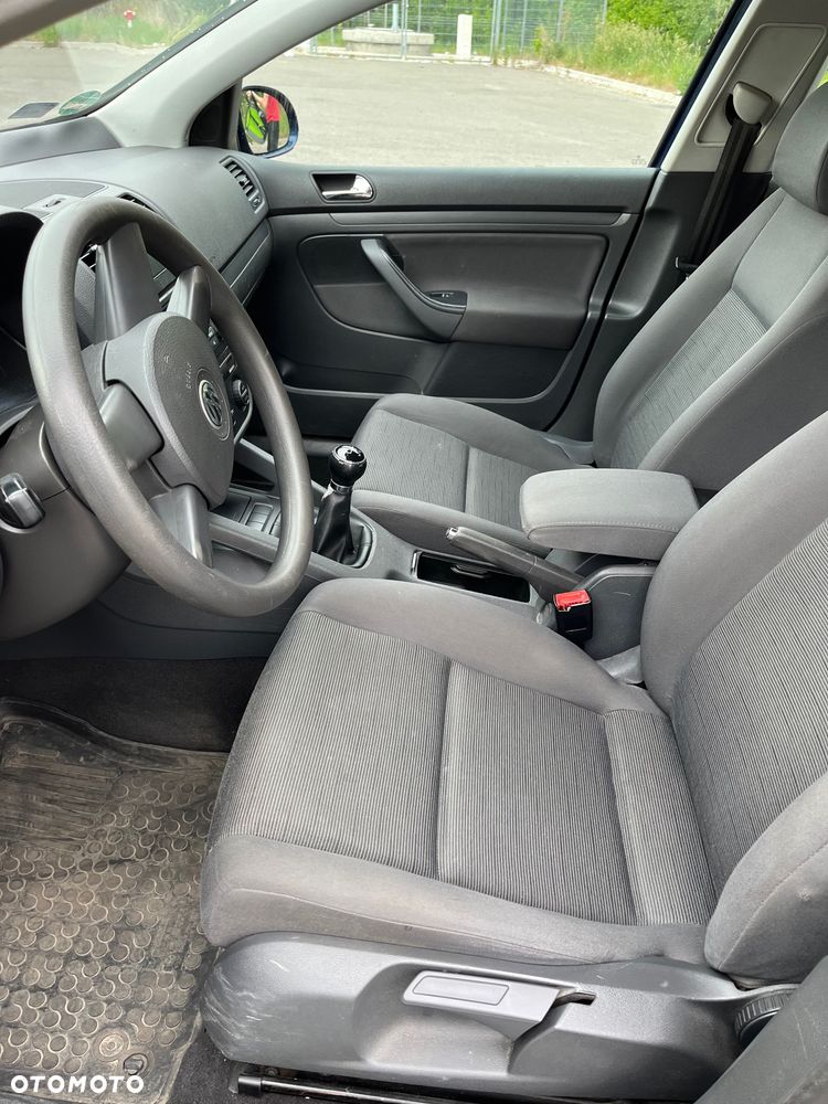 Volkswagen Golf - 6