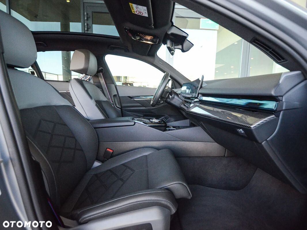 BMW i5 83.9kWh M60 xDrive - 32