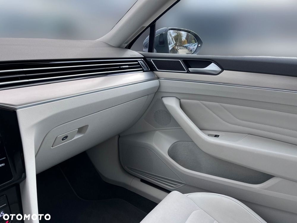 Volkswagen Passat Variant 2.0 TDI Elegance DSG - 22
