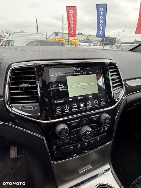 Jeep Grand Cherokee - 30