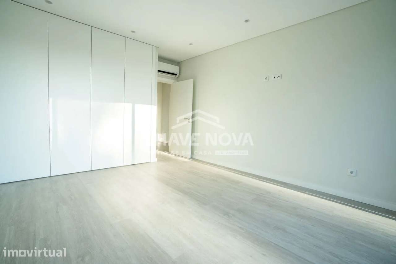Moradia T4 Moderna à Entrada da Cidade de Espinho – Em Fase Final. - Grande imagem: 4/24