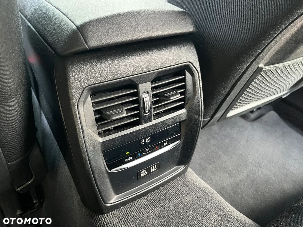 BMW Seria 3 320i xDrive - 22