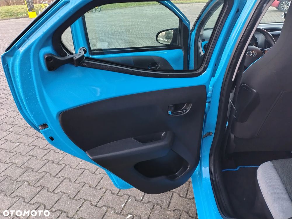 Toyota Aygo x-play touch - 16