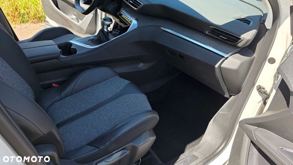 Peugeot 5008 1.5 BlueHDi Allure S&S - 17